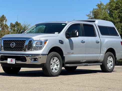 Used 2017 Nissan Titan SV AWD/4WD image 8