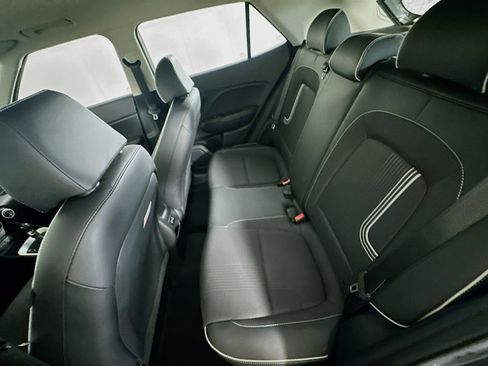 Used 2025 Hyundai Venue Limited image 27