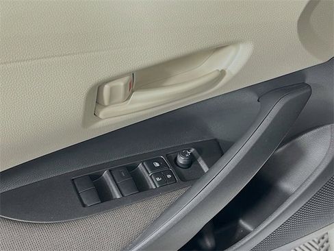 Used 2025 Toyota Corolla LE image 11
