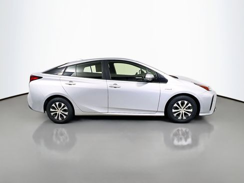 Used 2020 Toyota Prius LE image 3