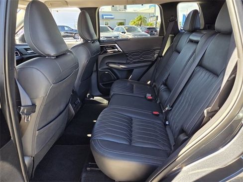 Used 2025 Mitsubishi Outlander SEL image 16