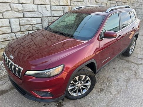 Certified 2019 Jeep Cherokee Latitude Plus w/ Cold Weather Group image 1