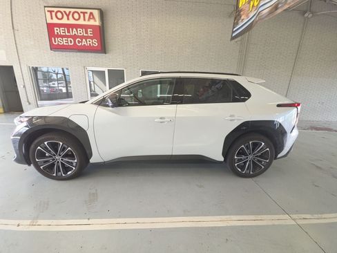 Used 2024 Toyota bZ4X FWD image 4