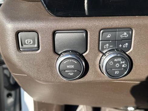 Used 2024 GMC Sierra 1500 SLT image 25