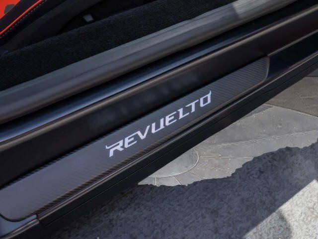 Used 2025 Lamborghini Revuelto AWD/4WD image 38