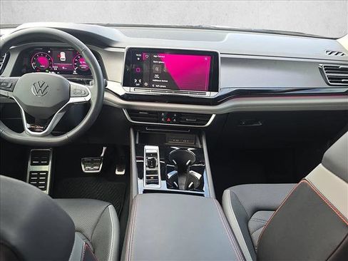 Used 2024 Volkswagen Atlas Peak Edition SE image 14