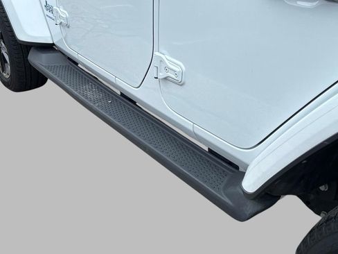 Used 2023 Jeep Wrangler Unlimited Sahara image 15