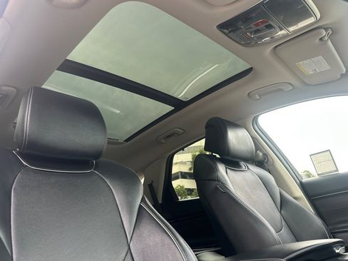 Used 2022 Genesis GV70 2.5T w/ Advanced Package image 17