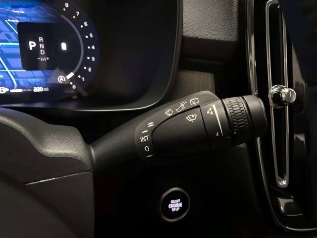 Used 2025 Volvo XC40 B5 Plus AWD/4WD image 38