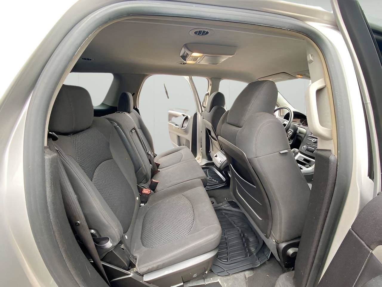 Used 2007 Saturn Outlook XE w/ Advanced Audio Pkg FWD image 36
