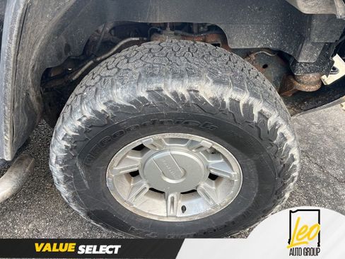Used 2004 HUMMER H2 w/ Preferred Equipment Group image 8