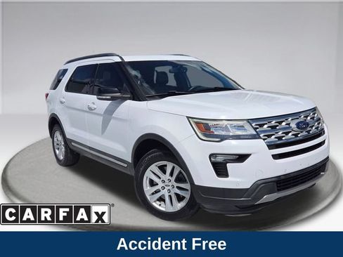 Used 2018 Ford Explorer XLT w/ Equipment Group 202A AWD/4WD image 2