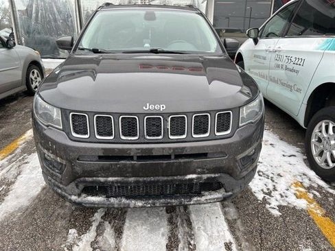 Used 2019 Jeep Compass Latitude w/ Popular Equipment Group AWD/4WD image 9
