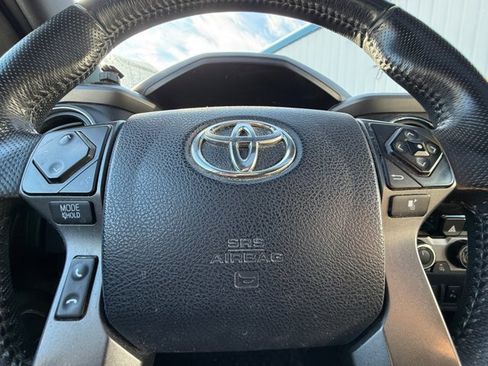 Used 2017 Toyota Tacoma TRD Off-Road image 22