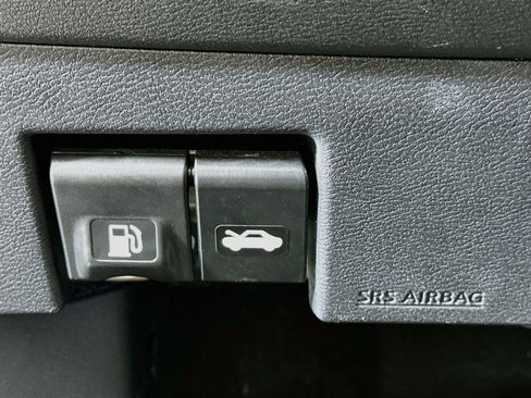 Used 2024 Nissan Versa SV FWD image 17