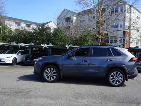 Used 2023 Toyota RAV4 XLE Premium image 5