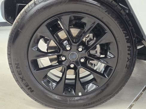 Used 2024 Jeep Wrangler Unlimited Sahara AWD/4WD image 45