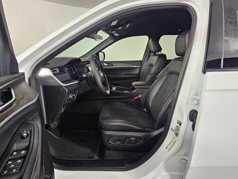 New 2026 Jeep Grand Cherokee Altitude image 18