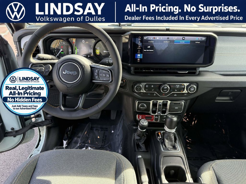 Used 2024 Jeep Wrangler Unlimited AWD/4WD image 9
