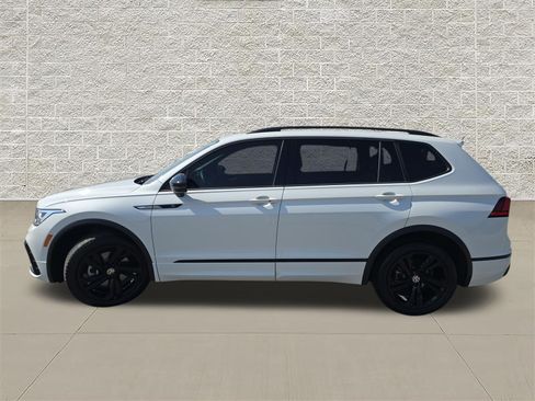 Certified 2024 Volkswagen Tiguan SE R-Line AWD/4WD image 4