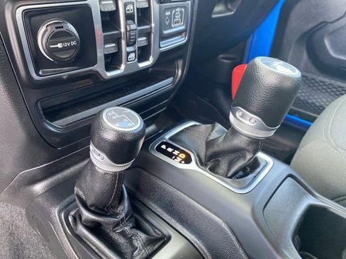 Used 2021 Jeep Gladiator Sport image 17