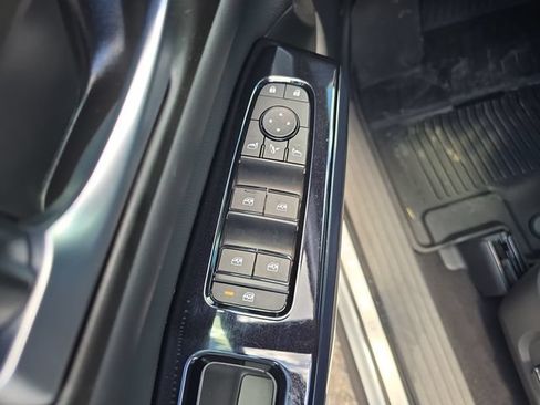Used 2026 Nissan Pathfinder Platinum FWD image 14