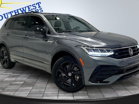 Used 2024 Volkswagen Tiguan SE R-Line AWD/4WD image 3