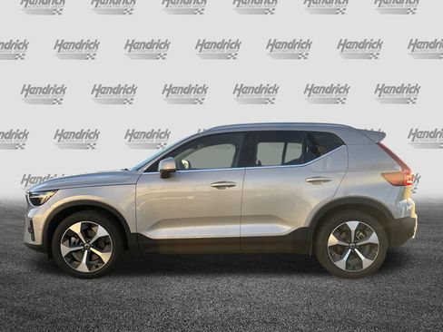 Used 2025 Volvo XC40 B5 Plus image 7