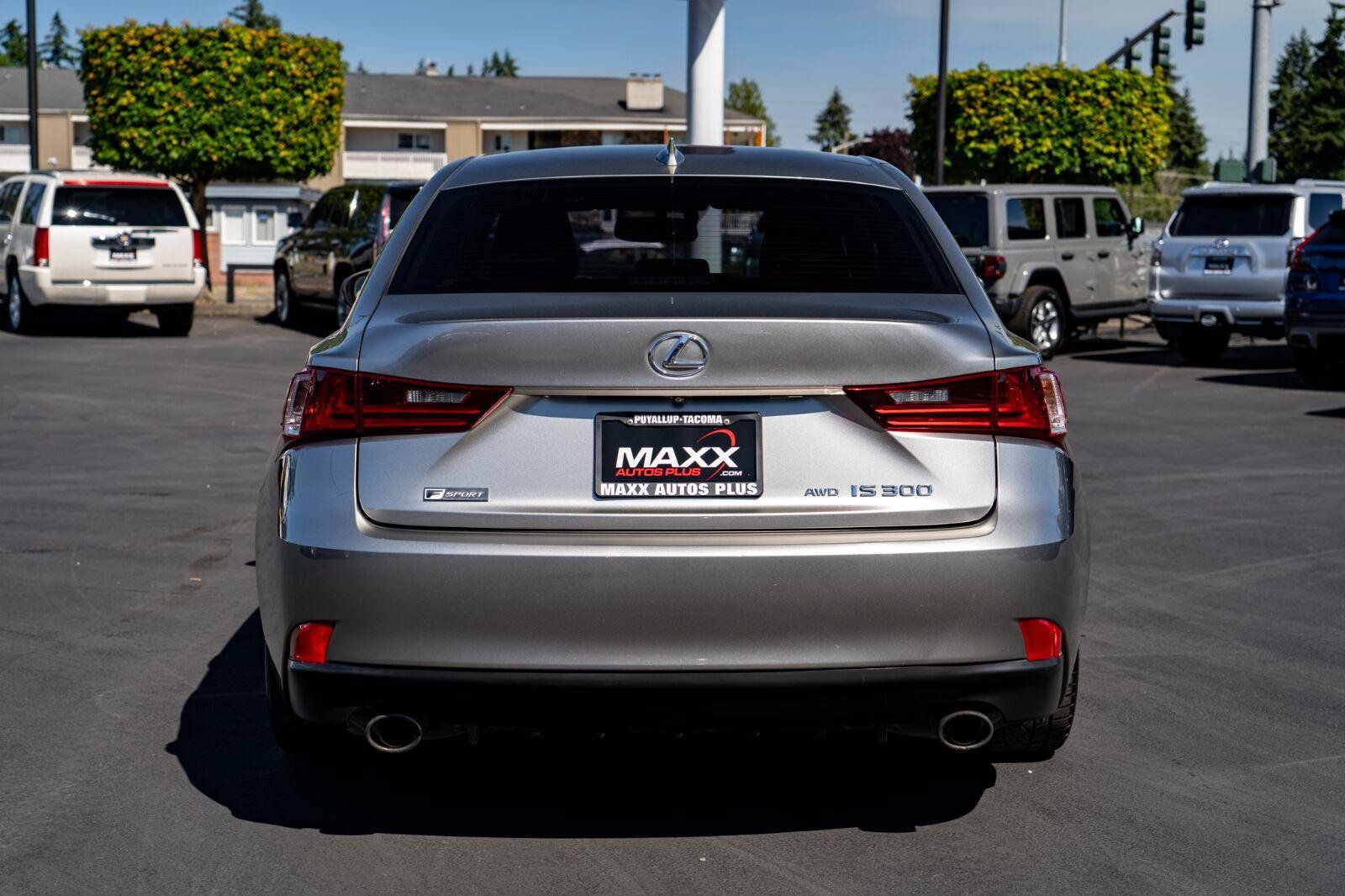 Used 2016 Lexus IS 300 AWD image 9