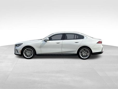 Used 2024 BMW 530i xDrive w/ Convenience Package AWD/4WD image 2