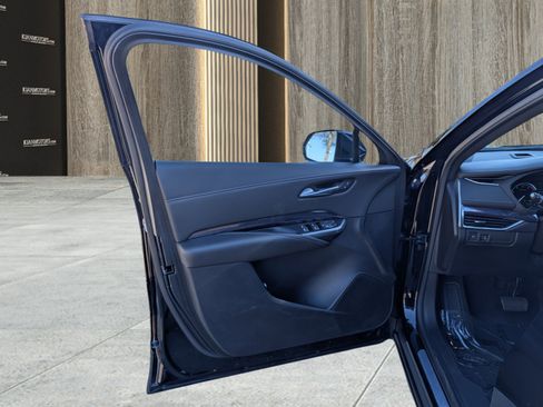 Used 2023 Cadillac XT4 Luxury w/ Cold Weather Package image 57