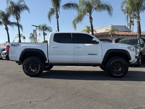 Used 2017 Toyota Tacoma TRD Off-Road w/ Tow Package image 11