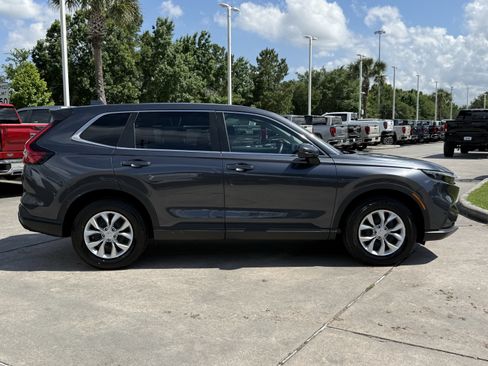 Used 2025 Honda CR-V LX image 3