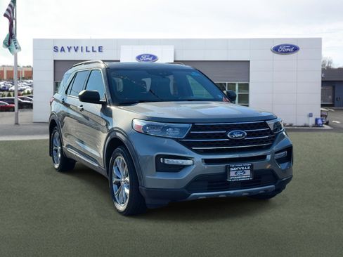 Used 2020 Ford Explorer XLT w/ Equipment Group 202A image 2