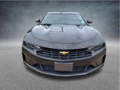 Used 2022 Chevrolet Camaro LT RWD image 2