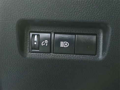 Used 2022 Toyota RAV4 LE image 28