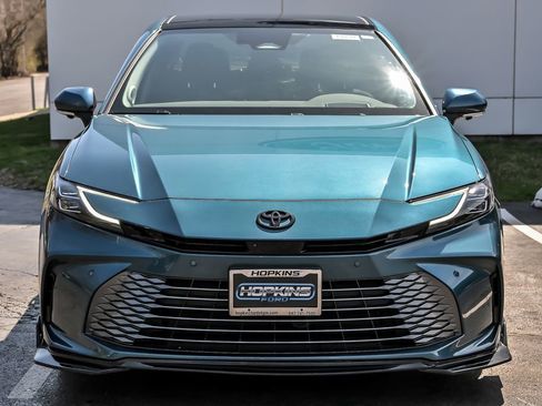 Used 2025 Toyota Camry XLE w/ Premium Plus Package image 4