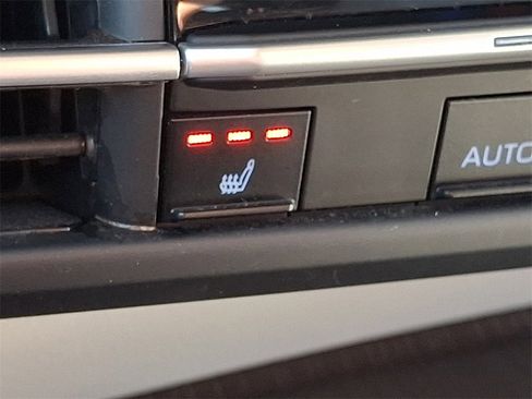 Certified 2024 Toyota Sienna XLE image 25