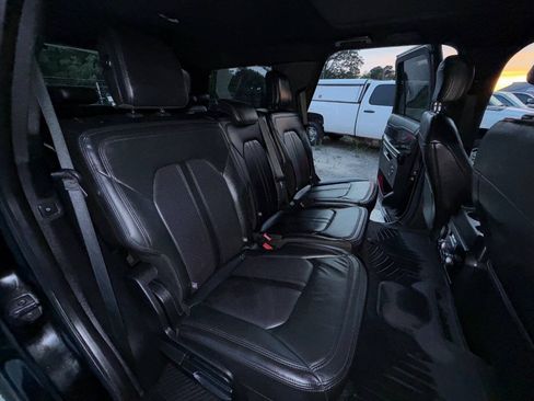 Used 2018 Ford Expedition Limited w/ Equipment Group 301A AWD/4WD image 19