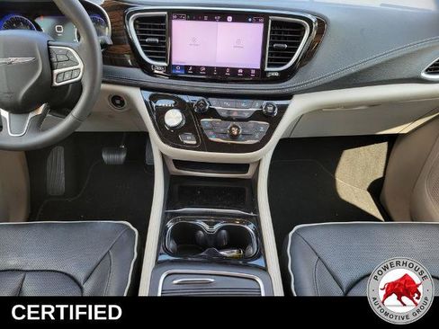 Used 2023 Chrysler Pacifica Limited FWD image 22