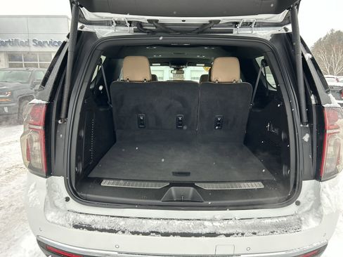 Used 2024 Chevrolet Suburban Premier image 27