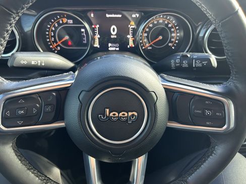 Used 2022 Jeep Wrangler Unlimited Sahara image 18