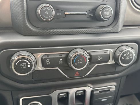 Used 2020 Jeep Wrangler Sport image 19