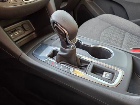 Used 2024 Chevrolet Equinox LT FWD image 34