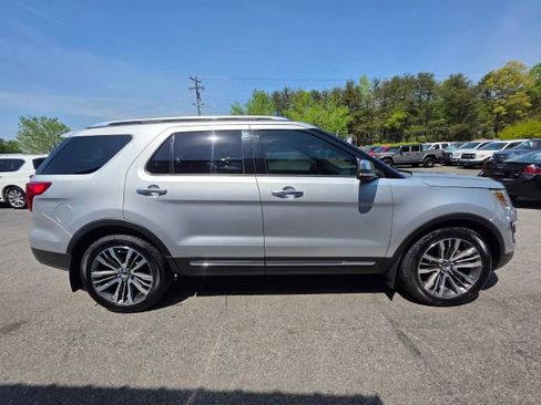 Used 2017 Ford Explorer Platinum image 4