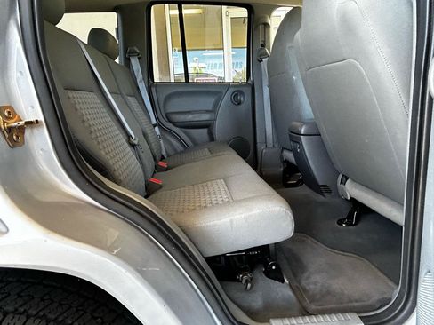 Used 2005 Jeep Liberty Sport AWD/4WD image 25