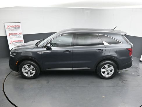Used 2023 Kia Sorento LX image 30