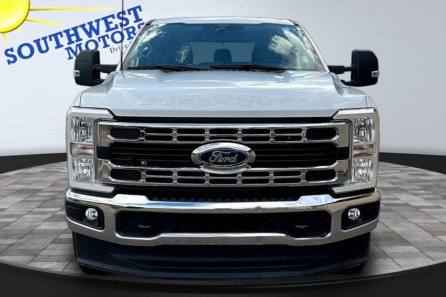 Used 2024 Ford F350 XLT w/ FX4 Off-Road Package AWD/4WD image 2