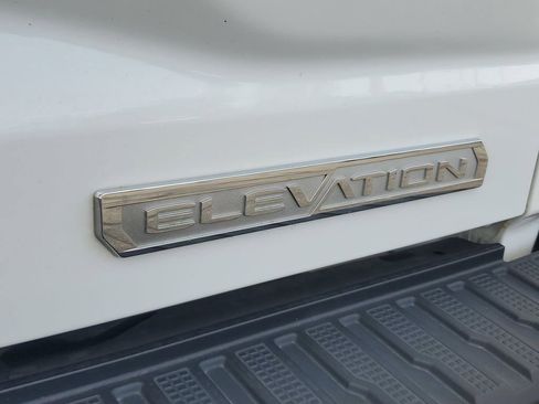 Used 2023 GMC Sierra 1500 Elevation w/ X31 Off-Road Package AWD/4WD image 7