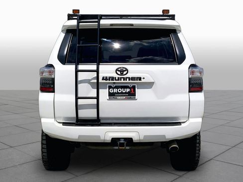 Used 2018 Toyota 4Runner SR5 RWD image 5